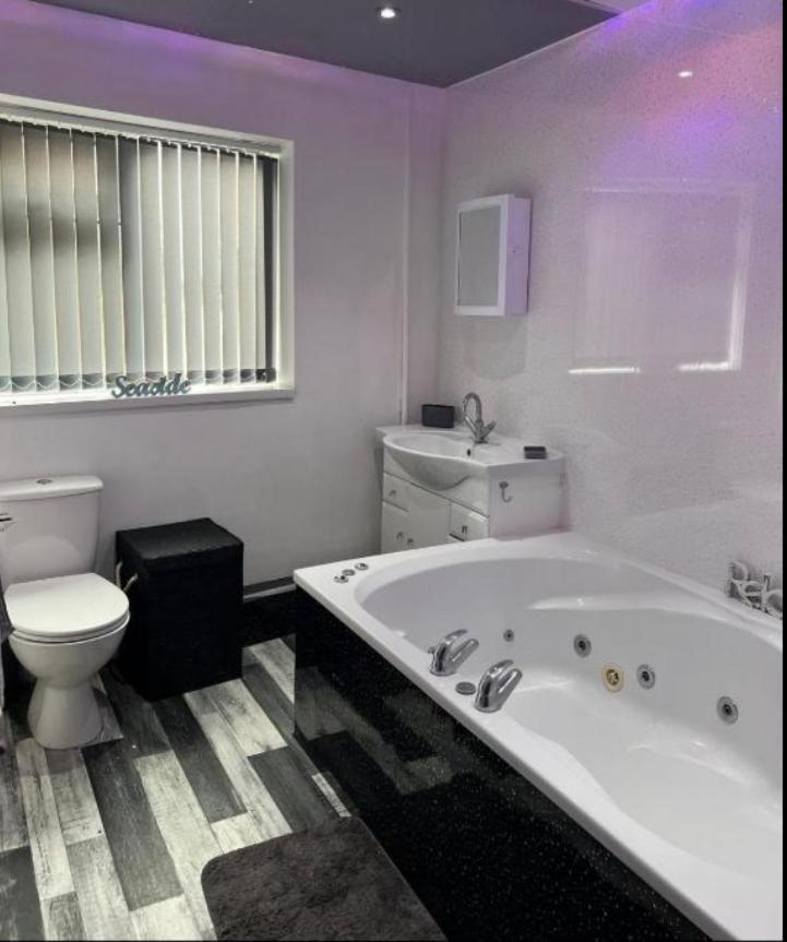 Sea View Apartment Large Balcony Whirlpool Bath 2 Bedrooms Sky Glass Tv 布里德灵顿 外观 照片
